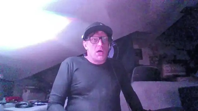 Bigthroaterboy online show from October 27, 5:17 pm