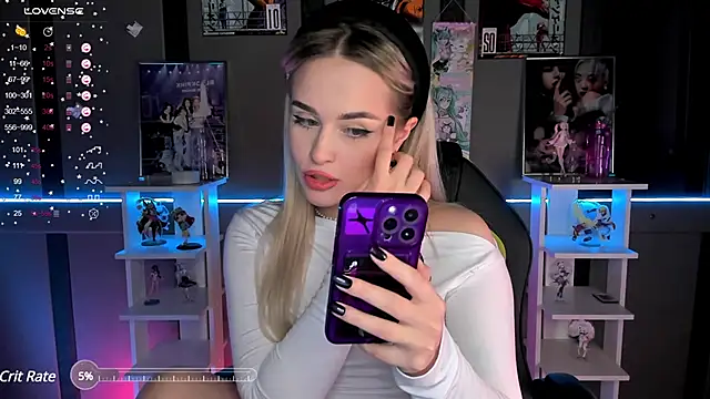 Snapshot of Ellen_Soft chatting on December 8, 8:36 pm Ellen Soft online show from December 8, 8:36 pm