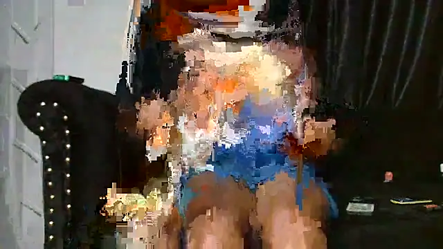 Snapshot of Miss_hot_candy chatting on July 10, 8:18 am Miss hot candy online show from July 10, 8:18 am