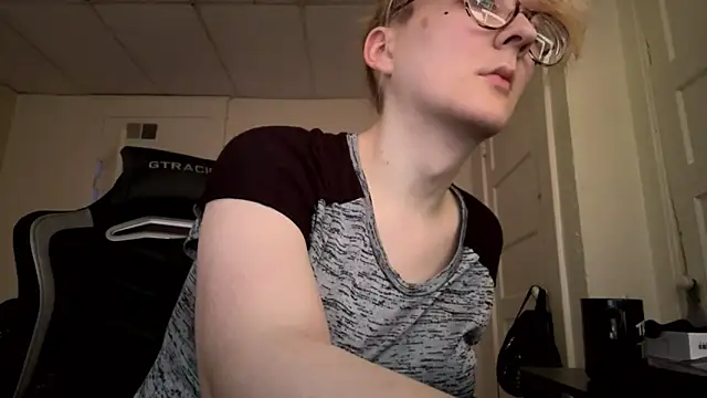 YandereDemon online show from April 8, 8:42 pm