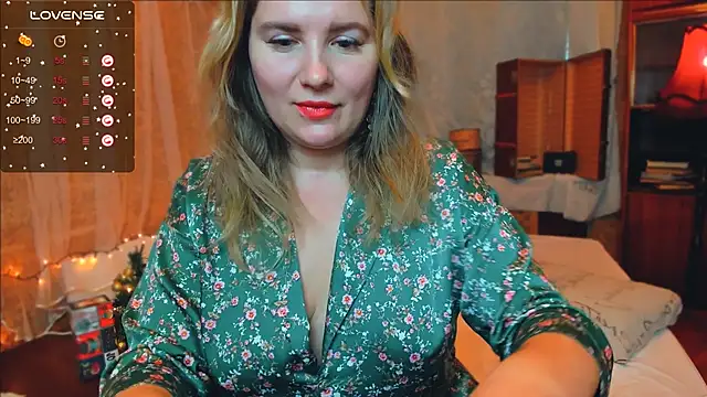 Snapshot of Your_Julia_Burns chatting on December 26, 11:32 am Your Julia Burns online show from December 26, 11:32 am