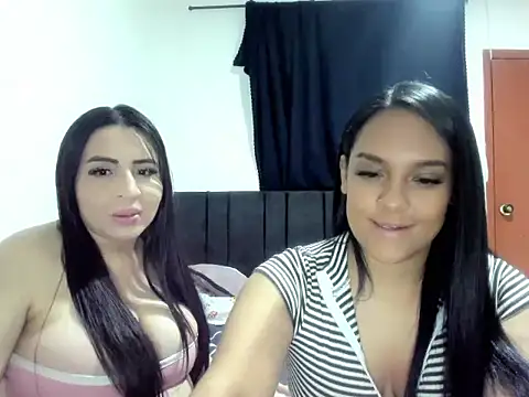 Snapshot of EmmaHole_ chatting on April 23, 5:08 am EmmaHole online show from April 23, 5:08 am