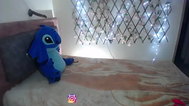 roxy roxxan online show from April 15, 2:35 pm