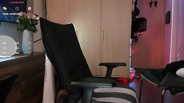 ariana fitl  online show from January 17, 2:18 am