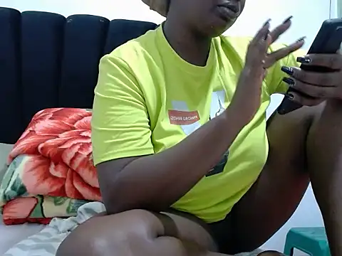 Snapshot of Sweet_choc chatting on May 4, 6:31 am Sweet choc online show from May 4, 6:31 am