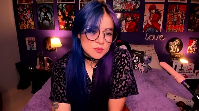 Snapshot of anne_cross chatting on December 6, 3:30 am anne cross online show from December 6, 3:30 am