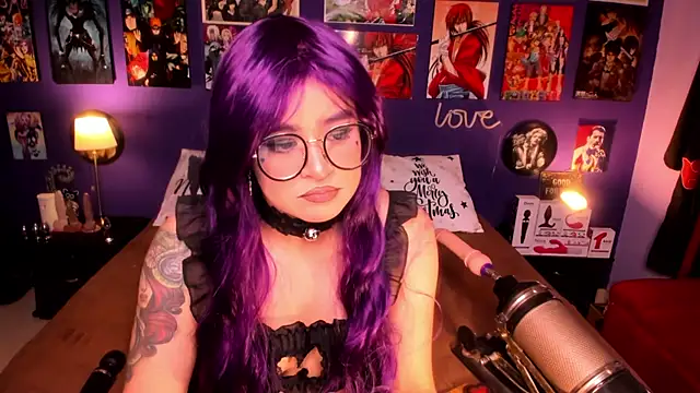 Snapshot of anne_cross chatting on December 17, 1:29 am anne cross online show from December 17, 1:29 am