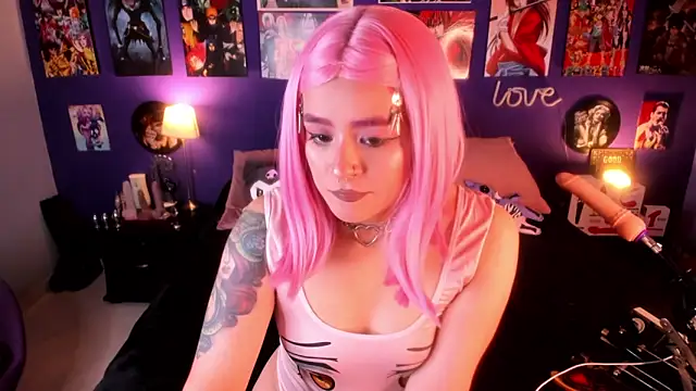 Snapshot of anne_cross chatting on January 29, 1:37 am anne cross online show from January 29, 1:37 am