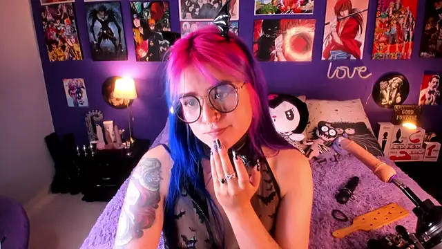 Snapshot of anne_cross chatting on March 20, 1:35 am anne cross online show from March 20, 1:35 am