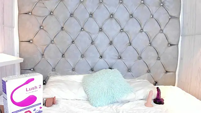 leigh-angels online show from December 31, 7:07 pm
