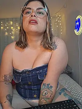 Juliietha servas online show from April 15, 11:16 pm