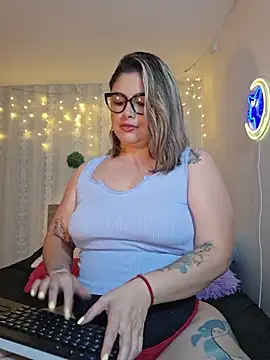 Snapshot of Juliietha_servas chatting on May 8, 12:49 am Juliietha servas online show from May 8, 12:49 am