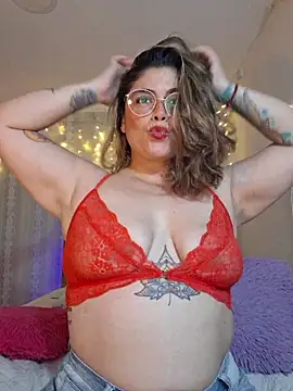 Snapshot of Juliietha_servas chatting on May 18, 1:13 am Juliietha servas online show from May 18, 1:13 am