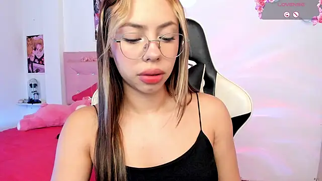 little jade online show from November 19, 7:25 pm