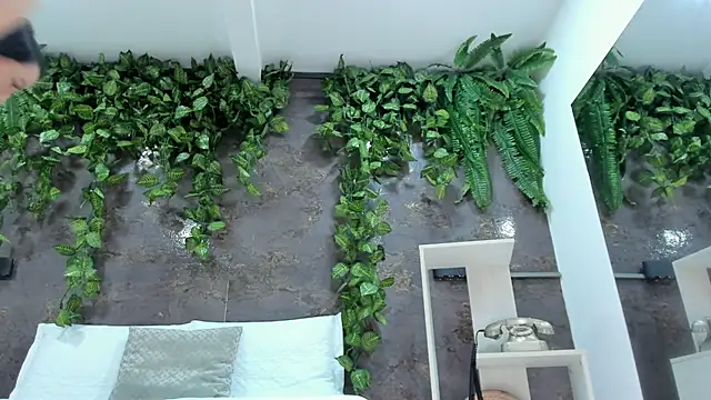 Snapshot of emily_hunter12 chatting on May 2, 1:49 pm emily hunter12 online show from May 2, 1:49 pm