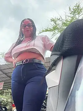 Snapshot of Sol_biglips chatting on January 27, 5:37 pm Sol biglips online show from January 27, 5:37 pm