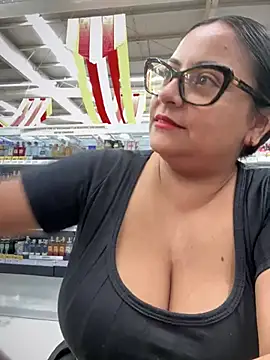 Snapshot of Sol_biglips chatting on January 31, 1:23 pm Sol biglips online show from January 31, 1:23 pm