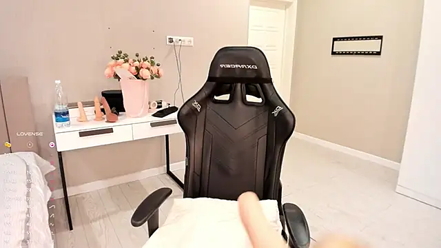 Snapshot of aya_shy chatting on February 25, 3:05 pm aya shy online show from February 25, 3:05 pm