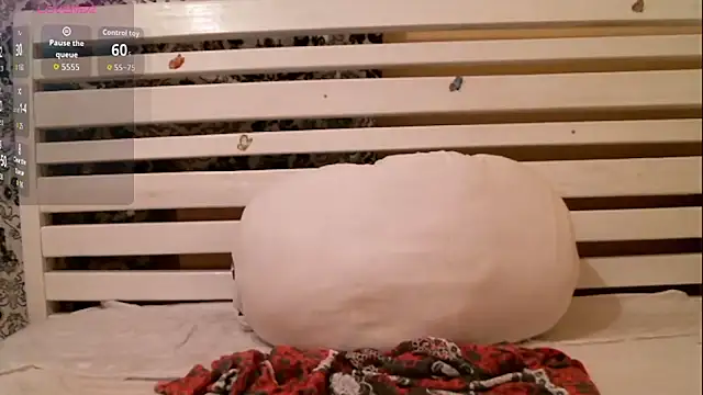 Snapshot of black_sexy_queen chatting on October 21, 10:32 pm black sexy queen online show from October 21, 10:32 pm