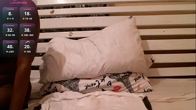 Snapshot of black_sexy_queen chatting on October 23, 8:18 pm black sexy queen online show from October 23, 8:18 pm