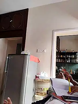 AUNTY1984 online show from October 9, 8:01 am