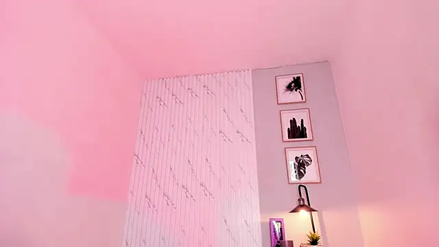 Snapshot of megan-wells chatting on December 24, 6:06 pm megan-wells online show from December 24, 6:06 pm