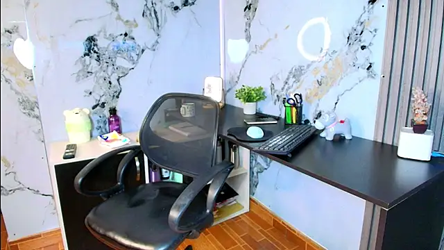 AlixLong online show from April 18, 2:04 am