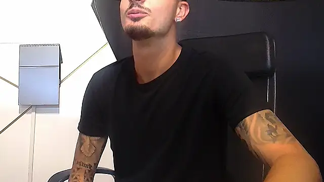 Snapshot of BrandonTate chatting on July 3, 8:54 am BrandonTate online show from July 3, 8:54 am