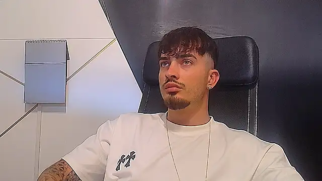 Snapshot of BrandonTate chatting on July 15, 6:07 am BrandonTate online show from July 15, 6:07 am