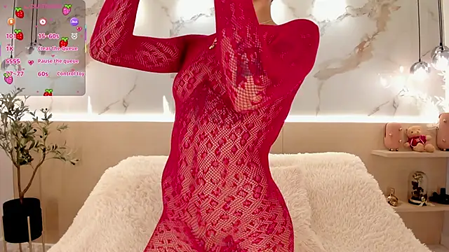 LunaRuso online show from March 7, 4:59 pm