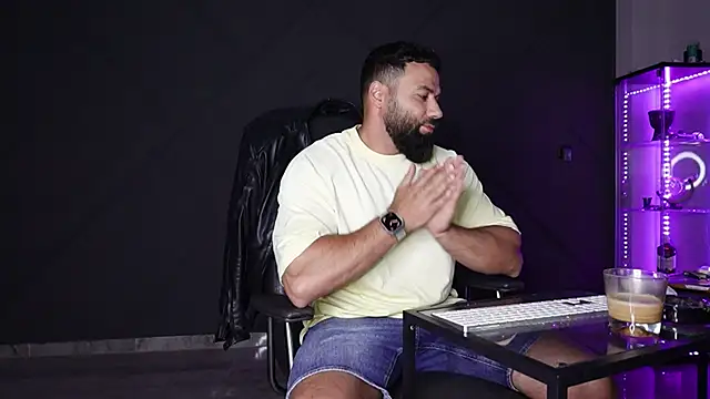Snapshot of mattmasterss chatting on May 14, 7:09 pm mattmasterss online show from May 14, 7:09 pm