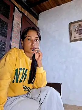 Bonnie Clydeee online show from March 13, 11:33 pm