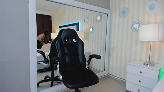 Valeriasaenzz  online show from December 19, 12:24 am