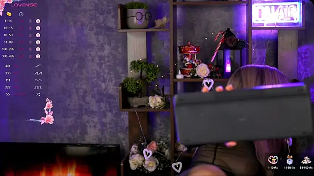 Snapshot of Bailey_Evans chatting on February 8, 5:29 am Bailey Evans online show from February 8, 5:29 am