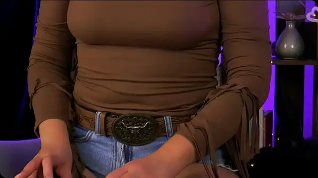 Snapshot of Bailey_Evans chatting on October 24, 5:04 am Bailey Evans online show from October 24, 5:04 am