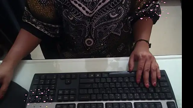 Arushisingh8888 online show from April 17, 11:46 am