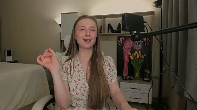 Snapshot of CharlotteWells chatting on March 10, 5:07 pm CharlotteWells online show from March 10, 5:07 pm