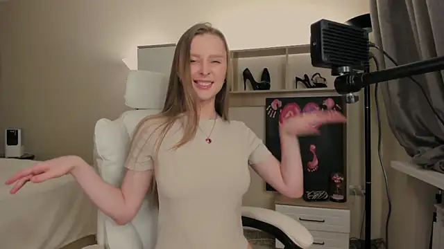 Snapshot of CharlotteWells chatting on March 16, 1:49 pm CharlotteWells online show from March 16, 1:49 pm