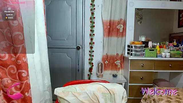 Snapshot of latinahot963 chatting on October 1, 8:48 pm latinahot963 online show from October 1, 8:48 pm