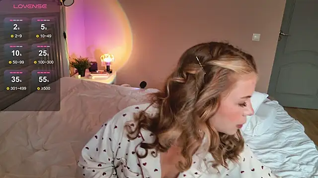 Snapshot of KristinaMoon chatting on May 26, 9:49 am KristinaMoon online show from May 26, 9:49 am