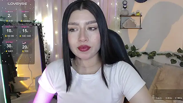 mily thomson b  online show from December 4, 6:16 pm