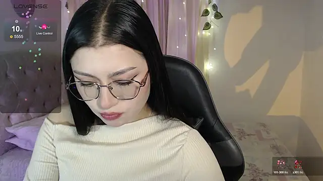 Snapshot of mily_thomson_b_ chatting on July 12, 11:51 pm mily thomson b online show from July 12, 11:51 pm