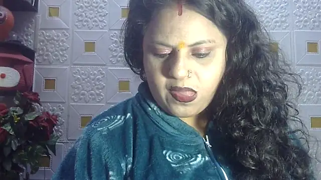 Snapshot of Sexy_komolika chatting on January 8, 5:15 pm Sexy komolika online show from January 8, 5:15 pm