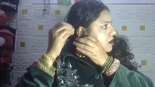 Snapshot of Sexy_komolika chatting on January 31, 3:11 pm Sexy komolika online show from January 31, 3:11 pm