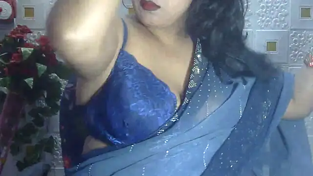 Snapshot of Sexy_komolika chatting on March 6, 3:35 pm Sexy komolika online show from March 6, 3:35 pm