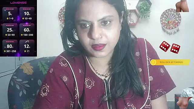 Snapshot of Sexy_komolika chatting on October 24, 1:46 am Sexy komolika online show from October 24, 1:46 am