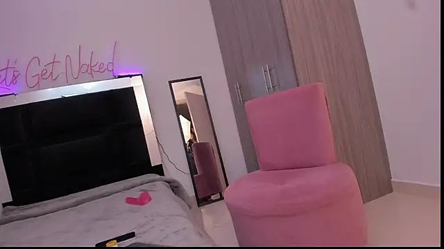 anahammerle online show from December 31, 10:15 am