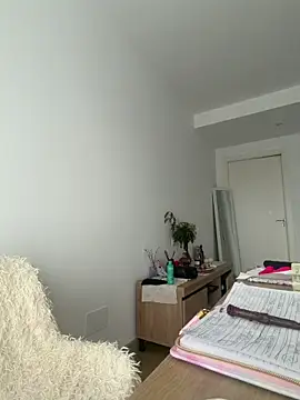 Snapshot of streetdoll chatting on February 10, 8:18 am streetdoll online show from February 10, 8:18 am