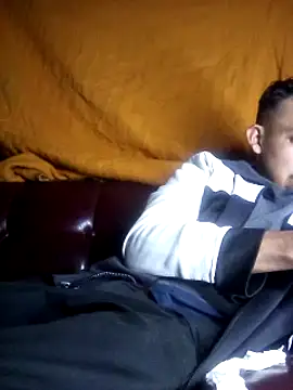 aL3JanDro93 online show from April 30, 3:57 am