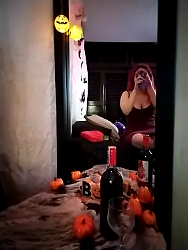 Snapshot of Dafne_Moon chatting on October 5, 4:00 am Dafne Moon online show from October 5, 4:00 am